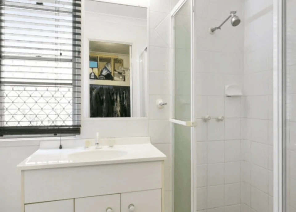 Townhouse bathroom before renovation